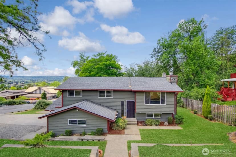 Property photo for 707 Alvord Avenue N, Kent