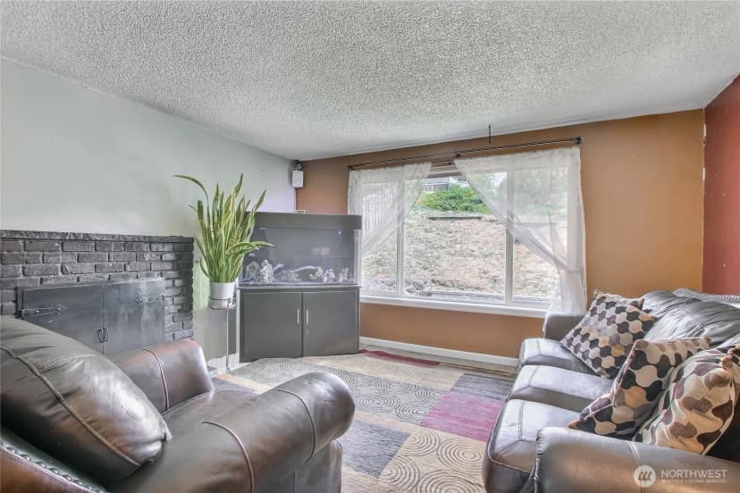 Property photo for 707 Alvord Avenue N, Kent photo 6