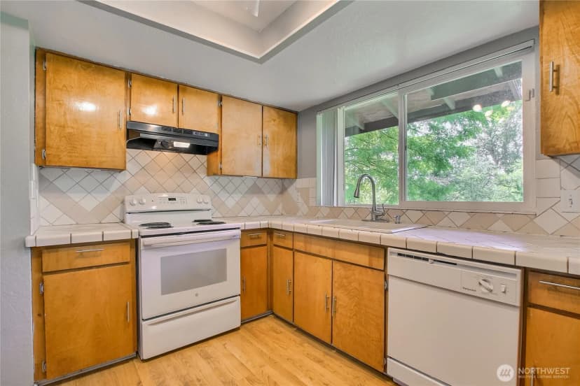 Property photo for 707 Alvord Avenue N, Kent photo 11