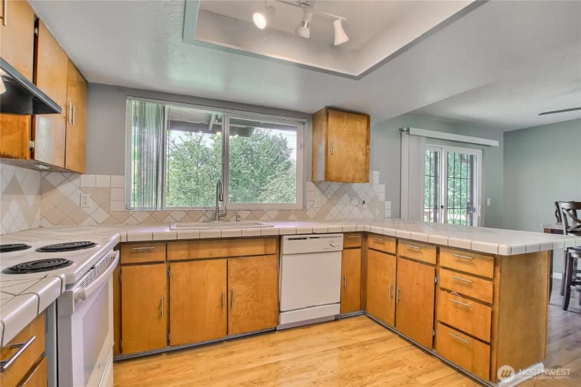 Property photo for 707 Alvord Avenue N, Kent photo 10