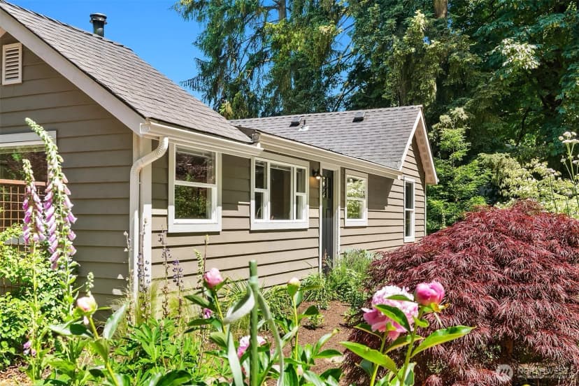 Property photo for 11323 E Riverside Drive, Bothell photo 27