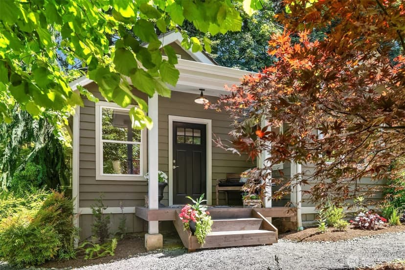 Property photo for 11323 E Riverside Drive, Bothell photo 3