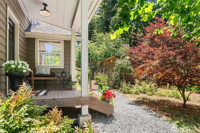 Property photo for 11323 E Riverside Drive, Bothell photo 4