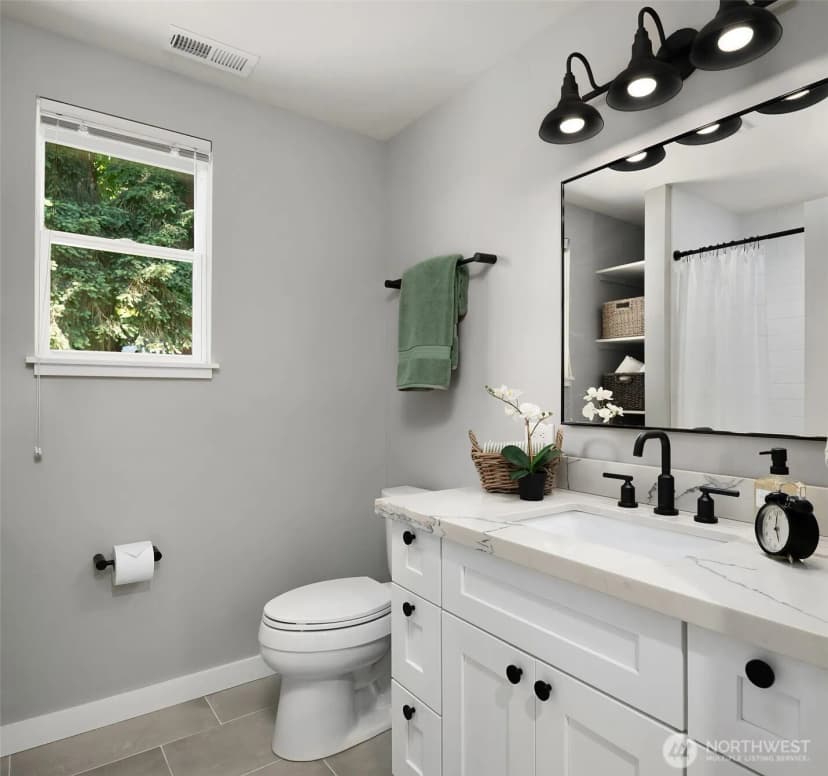 Property photo for 11323 E Riverside Drive, Bothell photo 21