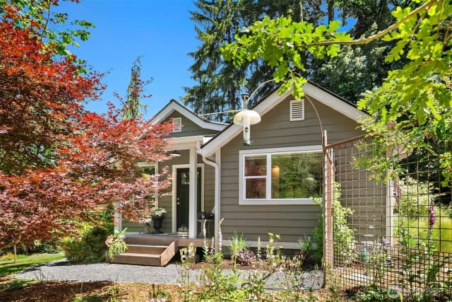 Property photo for 11323 E Riverside Drive, Bothell photo 2