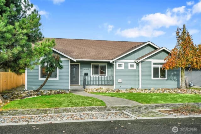 Property photo for 1001 8th Avenue Nw, Puyallup photo 2
