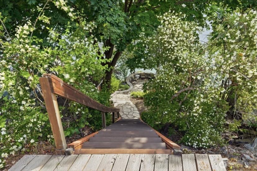 Property photo for 15137 S Lakeshore Road, Chelan photo 8