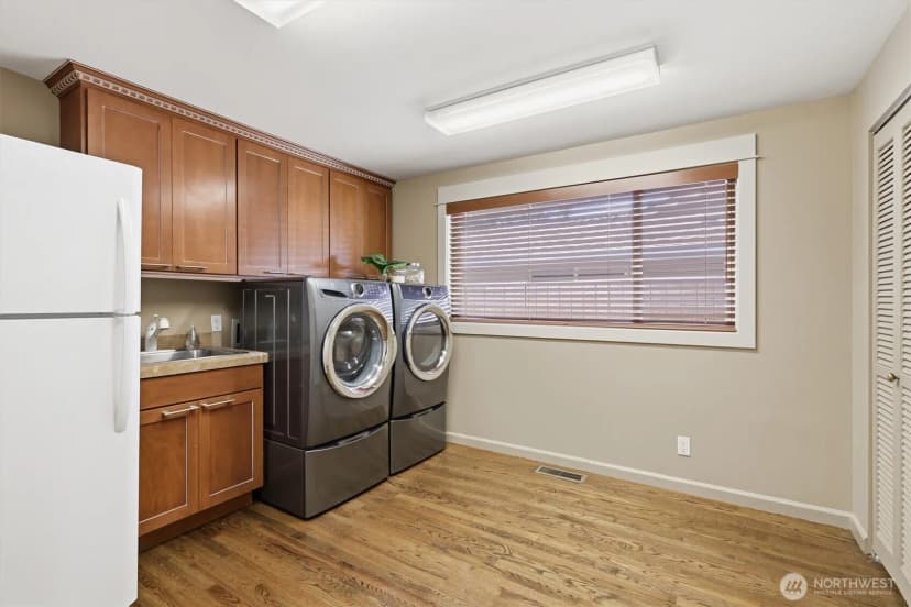 Property photo for 216 131st Avenue Ne, Bellevue photo 23