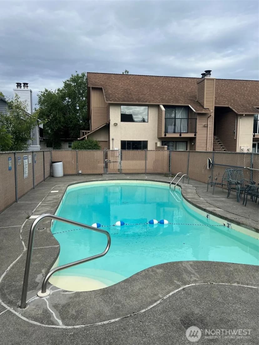 Property photo for 12434 Ambaum Blvd Sw #106, Seattle photo 4