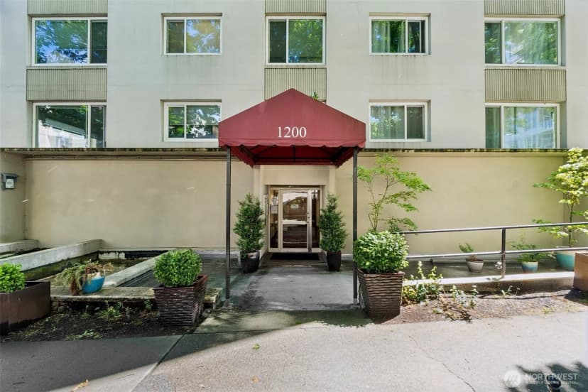 Property photo for 1200 Boylston Avenue #402, Seattle photo 14