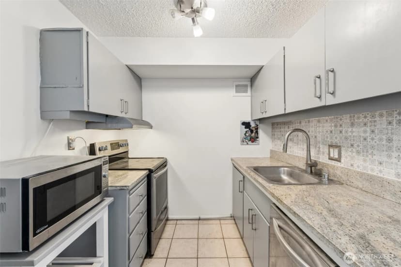 Property photo for 1200 Boylston Avenue #402, Seattle photo 7