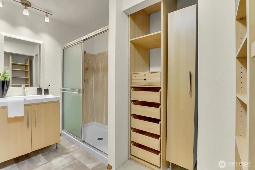 Property photo for 12703 Ne 129th Court #h302, Kirkland photo 15