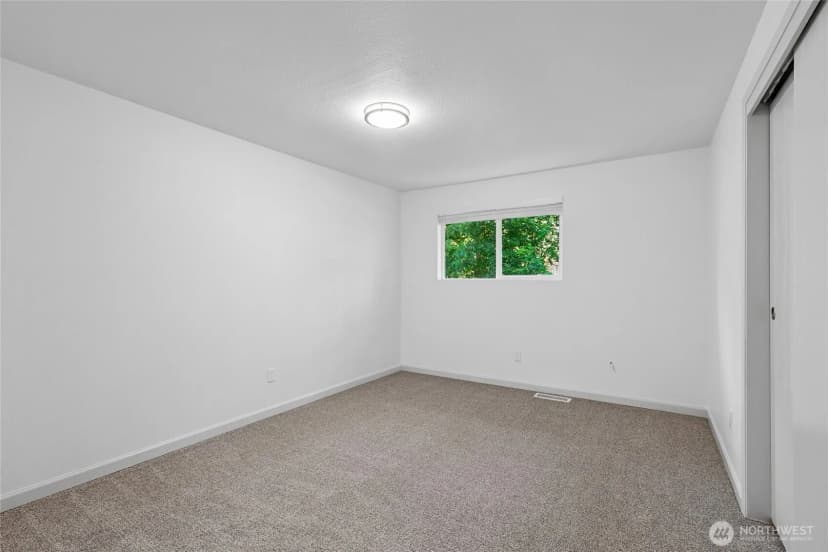 Property photo for 12416 Se 211th Place, Kent photo 18