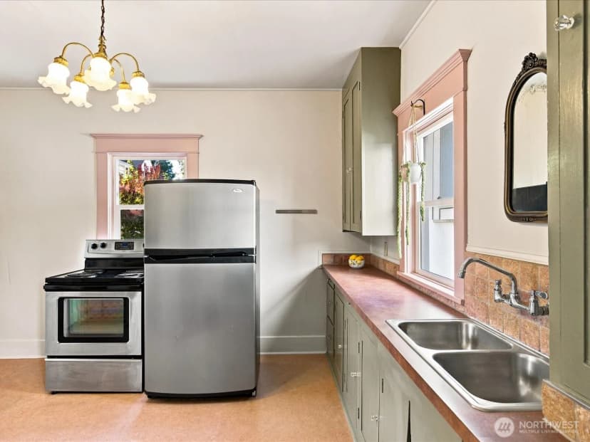 Property photo for 2811 Sw Dakota Street, Seattle photo 4