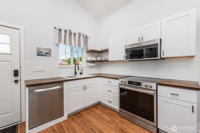 Property photo for 940 W 7th Street, Port Angeles photo 11