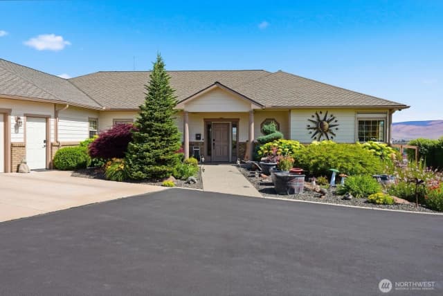 Property photo for 332 Marisa Hill Drive, Selah photo 3