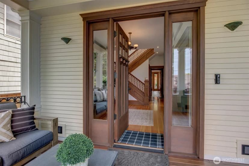 Property photo for 612 11th Avenue E, Seattle photo 3