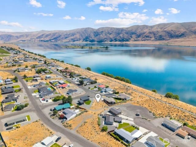 Property photo for 407 Island View Sw, Mattawa