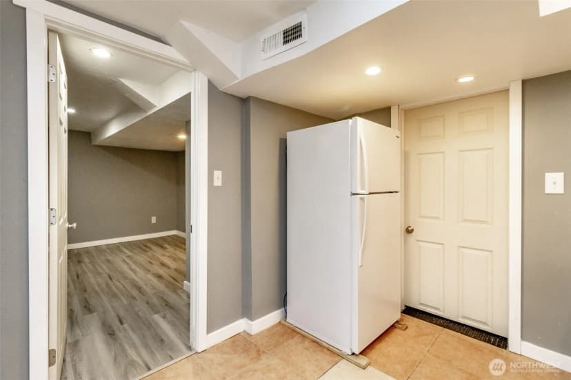 Property photo for 10033 Des Moines Memorial Drive S, Seattle photo 29