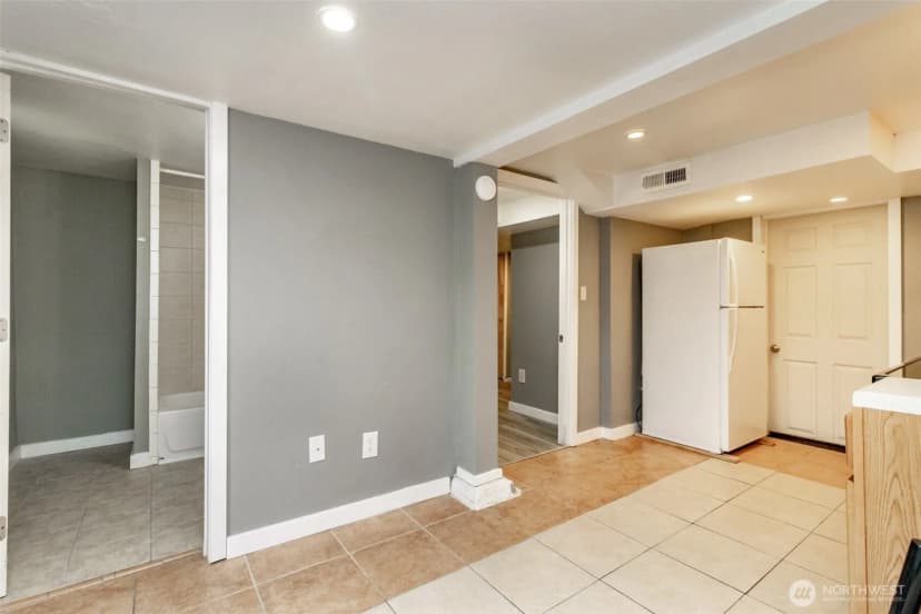 Property photo for 10033 Des Moines Memorial Drive S, Seattle photo 31