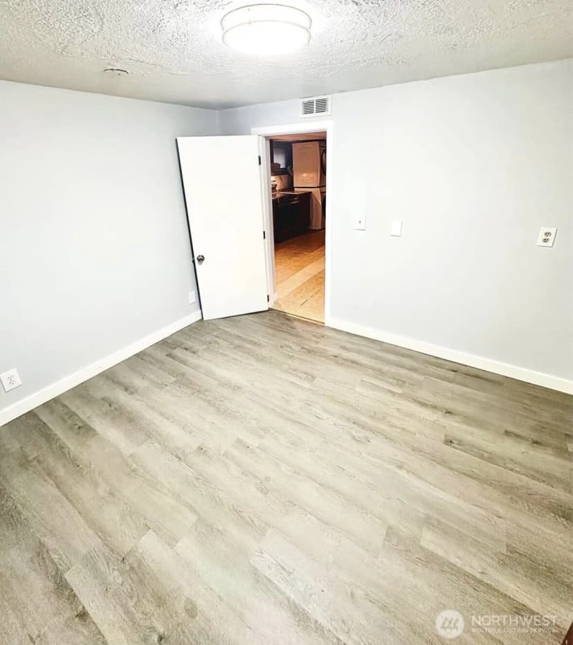 Property photo for 10033 Des Moines Memorial Drive S, Seattle photo 20