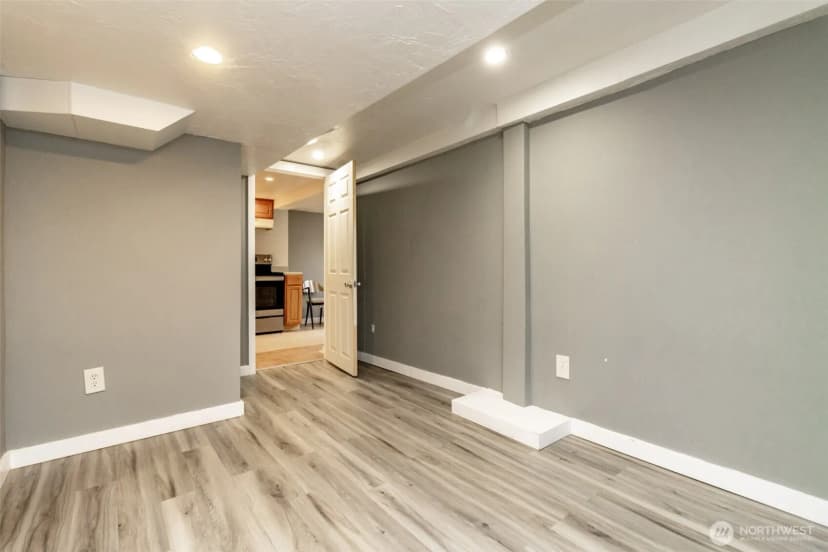 Property photo for 10033 Des Moines Memorial Drive S, Seattle photo 33