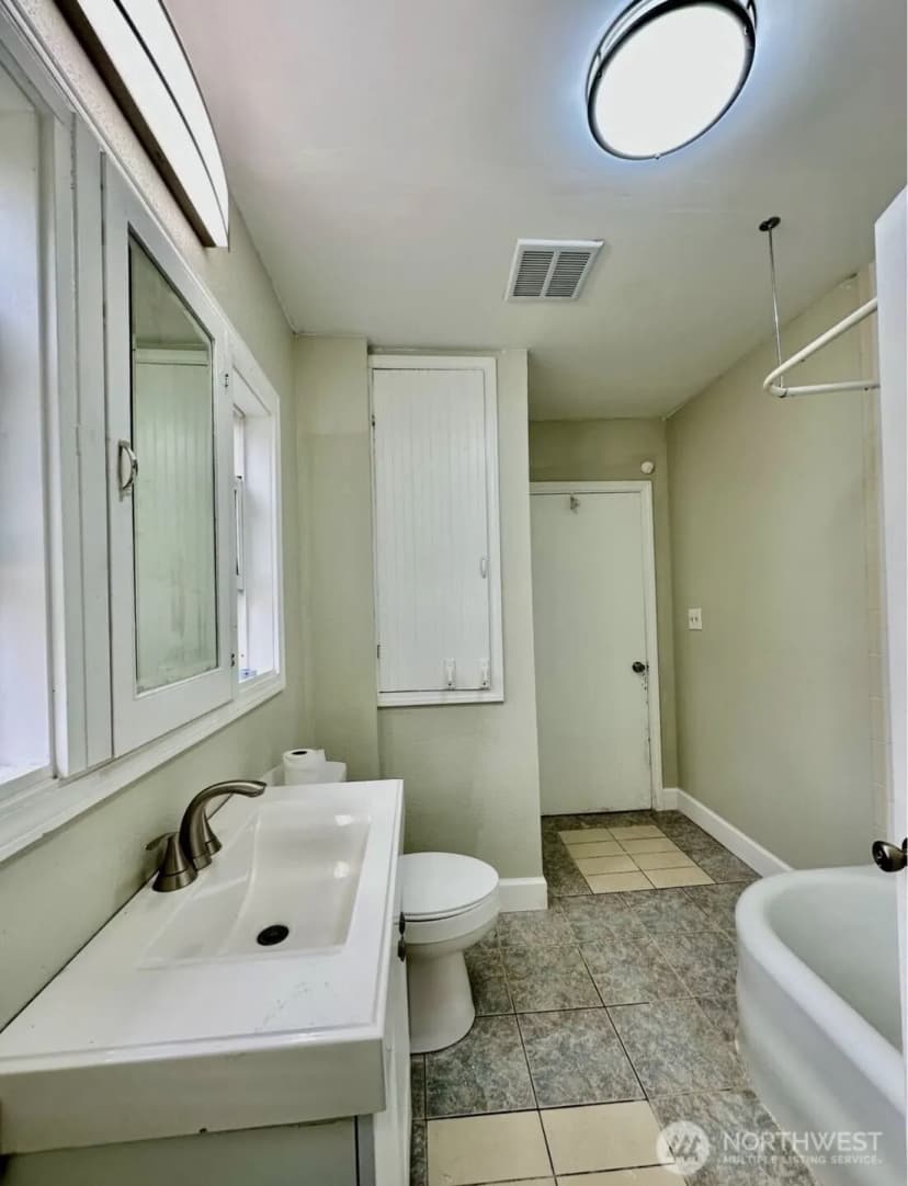Property photo for 10033 Des Moines Memorial Drive S, Seattle photo 11