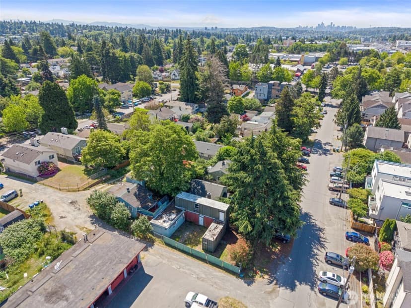 Property photo for 10346 Midvale Avenue N, Seattle photo 25