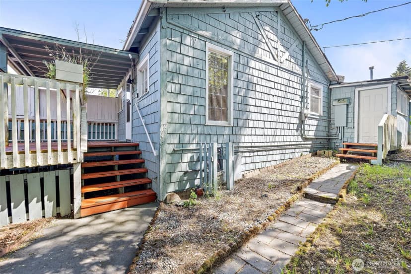 Property photo for 10346 Midvale Avenue N, Seattle photo 17