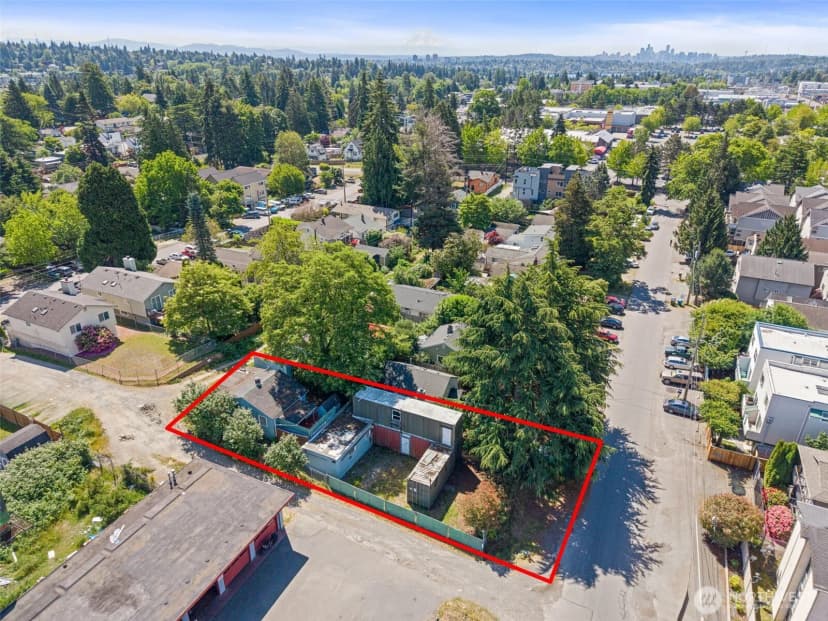 Property photo for 10346 Midvale Avenue N, Seattle photo 2