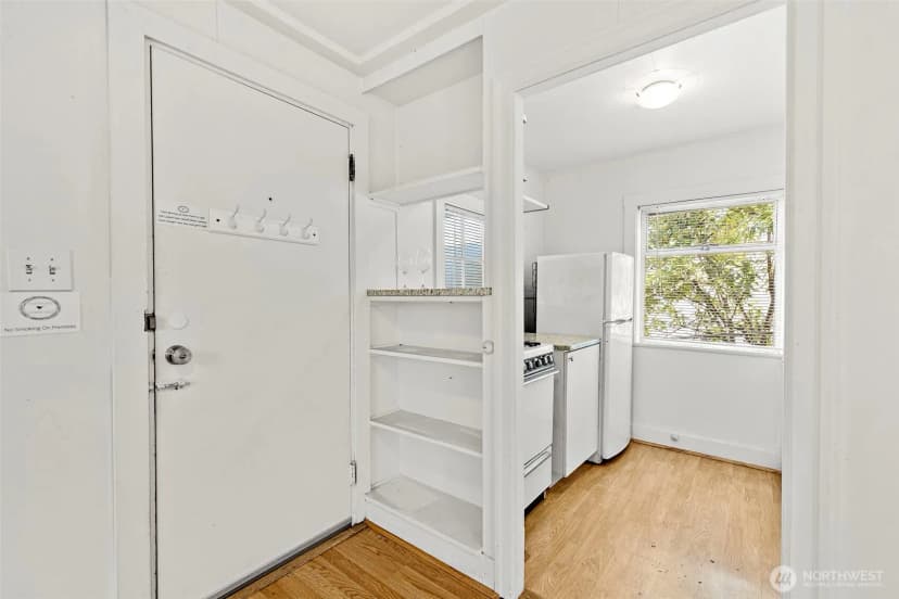 Property photo for 10346 Midvale Avenue N, Seattle photo 9