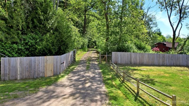 Property photo for 12742 Banner Road Se, Olalla photo 4
