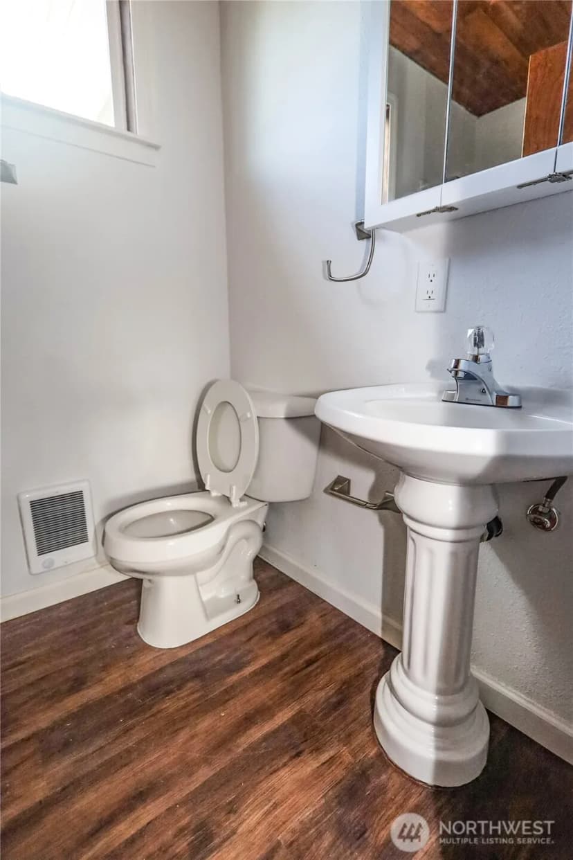 Property photo for 408 F Street, Cosmopolis photo 23