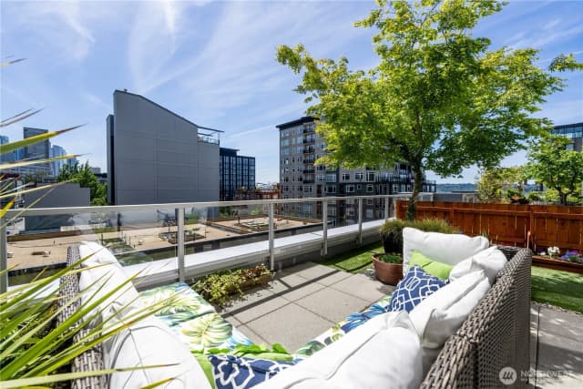 Property photo for 76 Cedar Street #708, Seattle photo 3