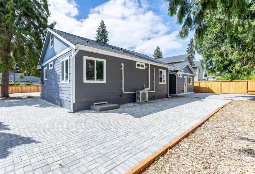 Property photo for 12260 3rd Avenue Sw, Burien photo 28