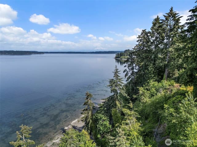 Property photo for 7544 Sandy Point Beach Road Ne, Olympia photo 3
