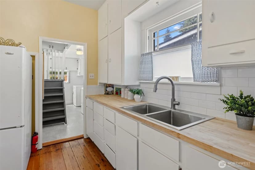 Property photo for 7729 12th Avenue Sw, Seattle photo 6