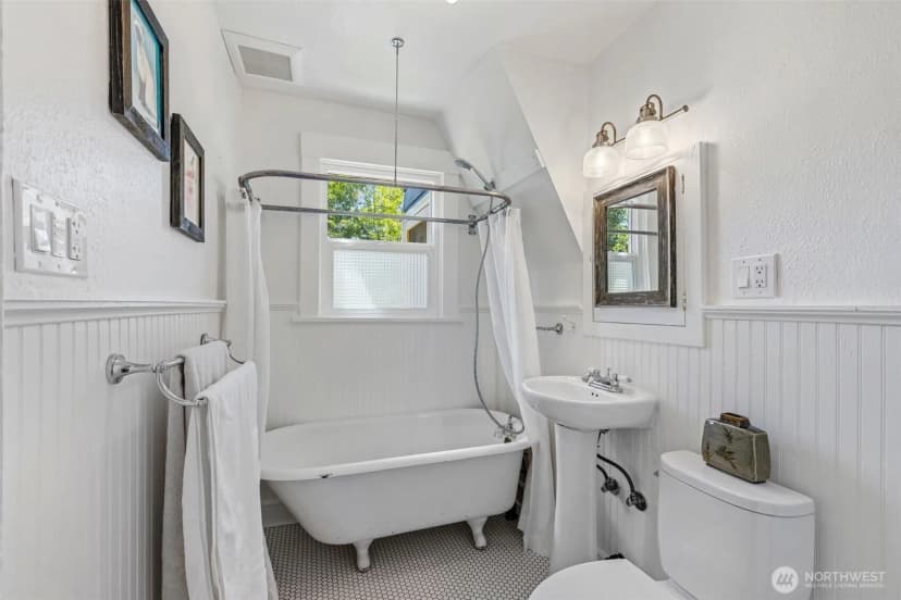 Property photo for 7729 12th Avenue Sw, Seattle photo 13