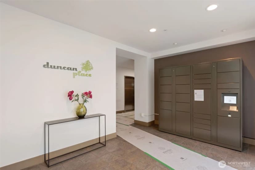 Property photo for 4547 8th Avenue Ne #203, Seattle photo 4