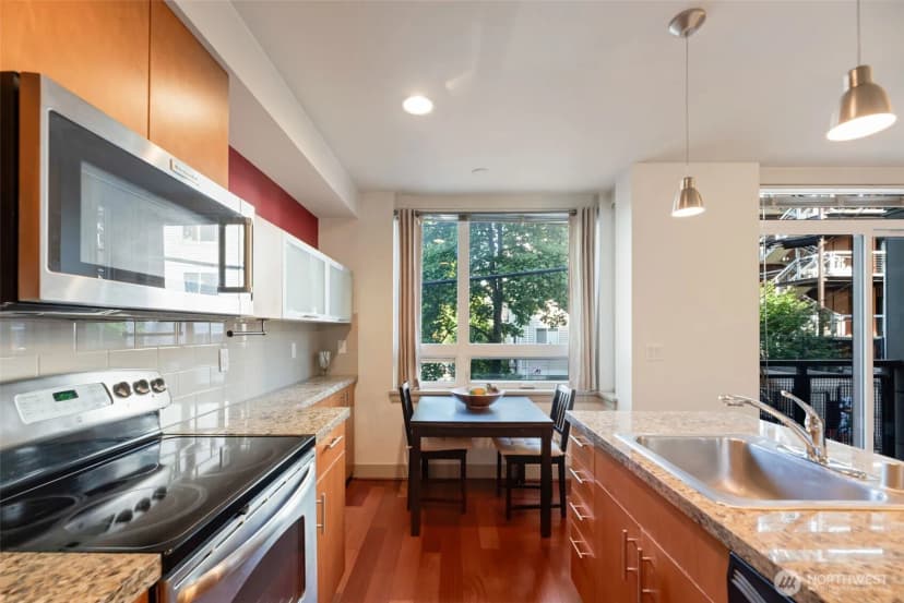 Property photo for 4547 8th Avenue Ne #203, Seattle photo 9