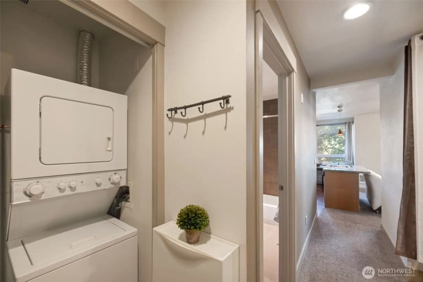 Property photo for 4547 8th Avenue Ne #203, Seattle photo 15