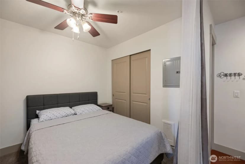 Property photo for 4547 8th Avenue Ne #203, Seattle photo 12
