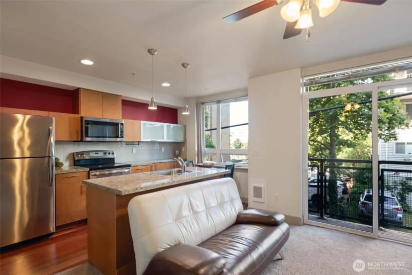 Property photo for 4547 8th Avenue Ne #203, Seattle photo 11