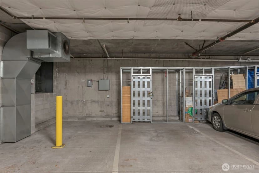 Property photo for 4547 8th Avenue Ne #203, Seattle photo 17