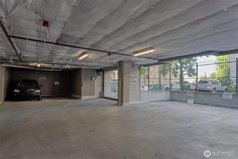 Property photo for 4547 8th Avenue Ne #203, Seattle photo 16