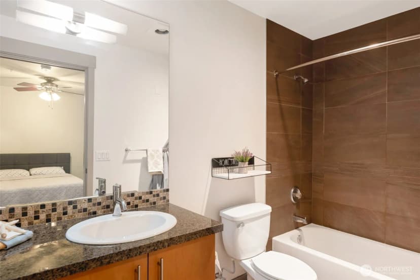 Property photo for 4547 8th Avenue Ne #203, Seattle photo 13