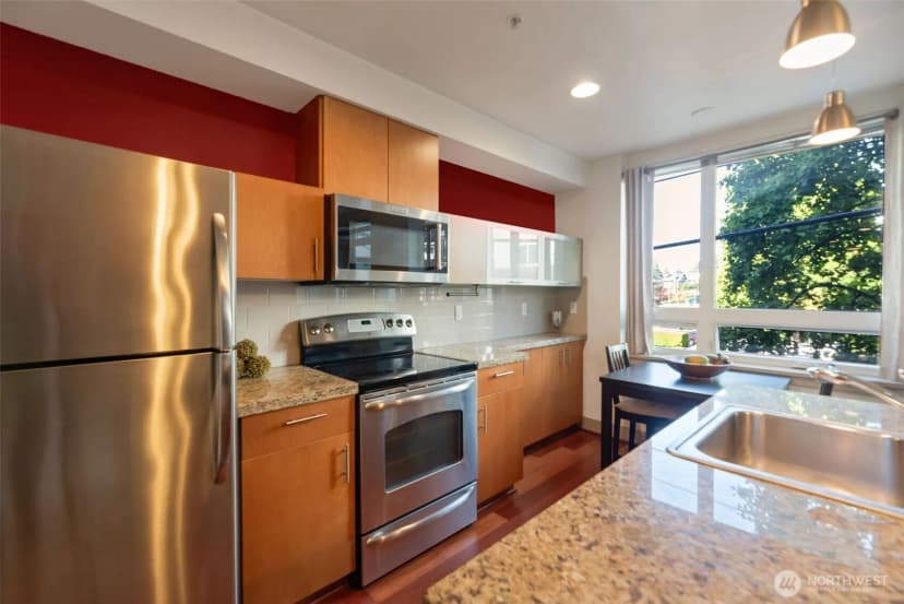 Property photo for 4547 8th Avenue Ne #203, Seattle photo 10