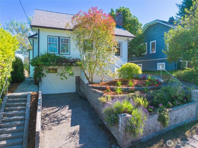 Property photo for 331 Ne 53rd Street, Seattle photo 2