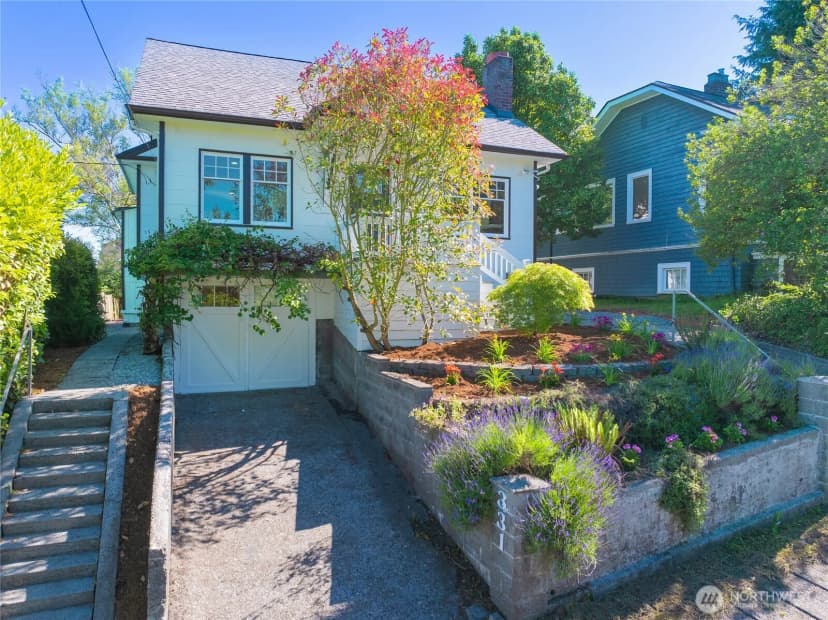 Property photo for 331 Ne 53rd Street, Seattle photo 2