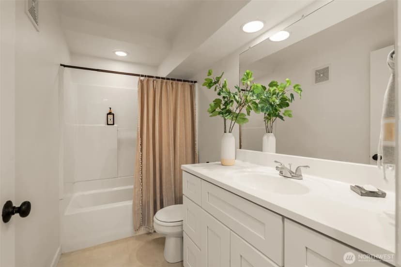 Property photo for 2606 Nw 201st Street, Shoreline photo 22